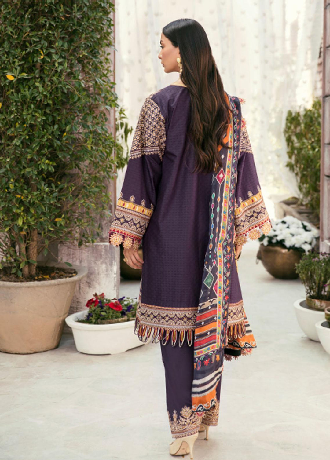 Baroque Embroidered Lawn Suit Unstitched 3 Piece BQ22E BQU-BL08-D04 - Eid Collection