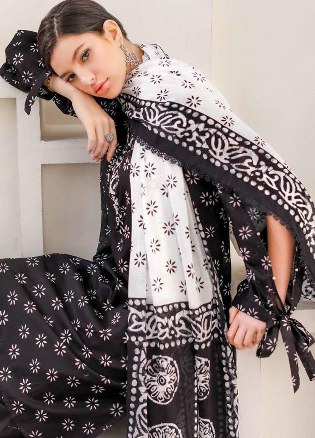 Essential Lawn By Gul Ahmed Printed Lawn Suits Unstitched 3 Piece GA23E B-32014 - Summer Collection