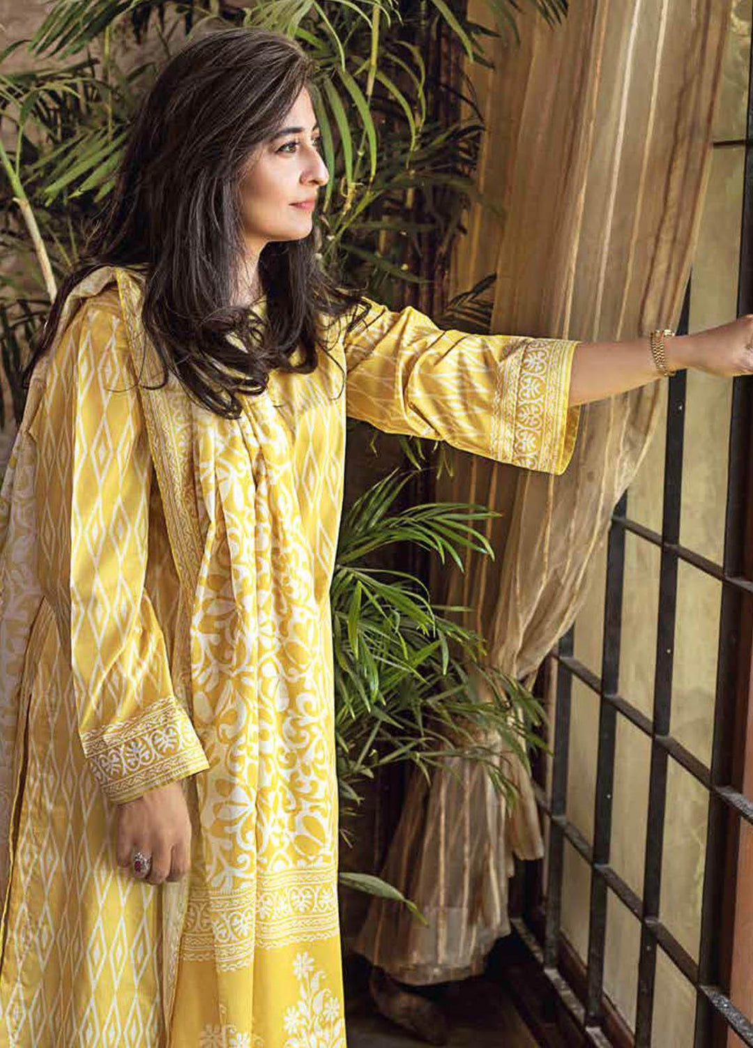 Gul Ahmed Printed Lawn Suits Unstitched 3 Piece GA21M CL-1110 B - Summer Collection