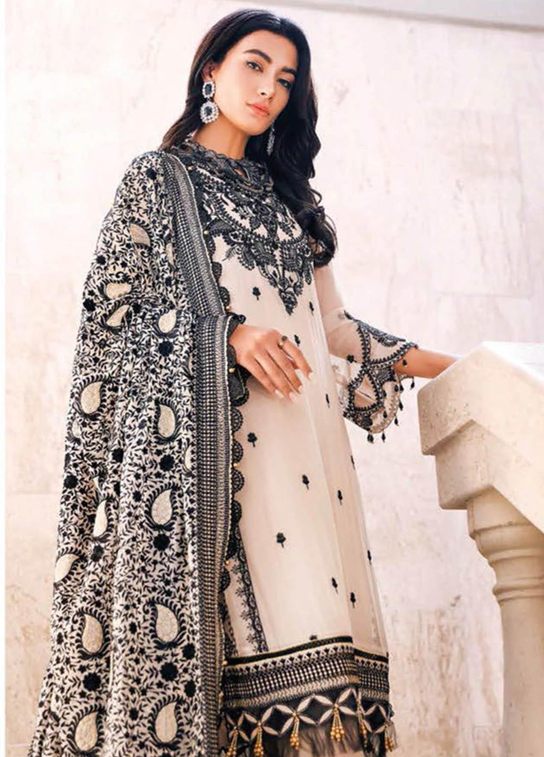 Gul Ahmed Embroidered Lawn Suits Unstitched 3 Piece GA23PS LE-32009 - Summer Collection
