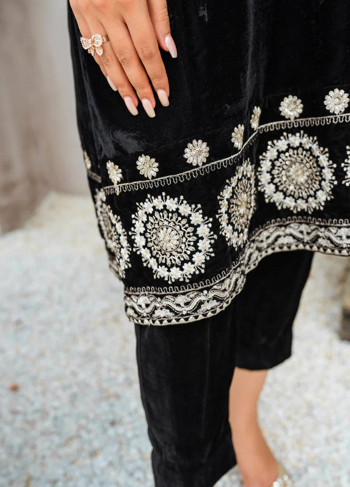 Malook By Shazia Ovais Pret Embroidered Velvet 2 Piece Suit MLK23V Kajal