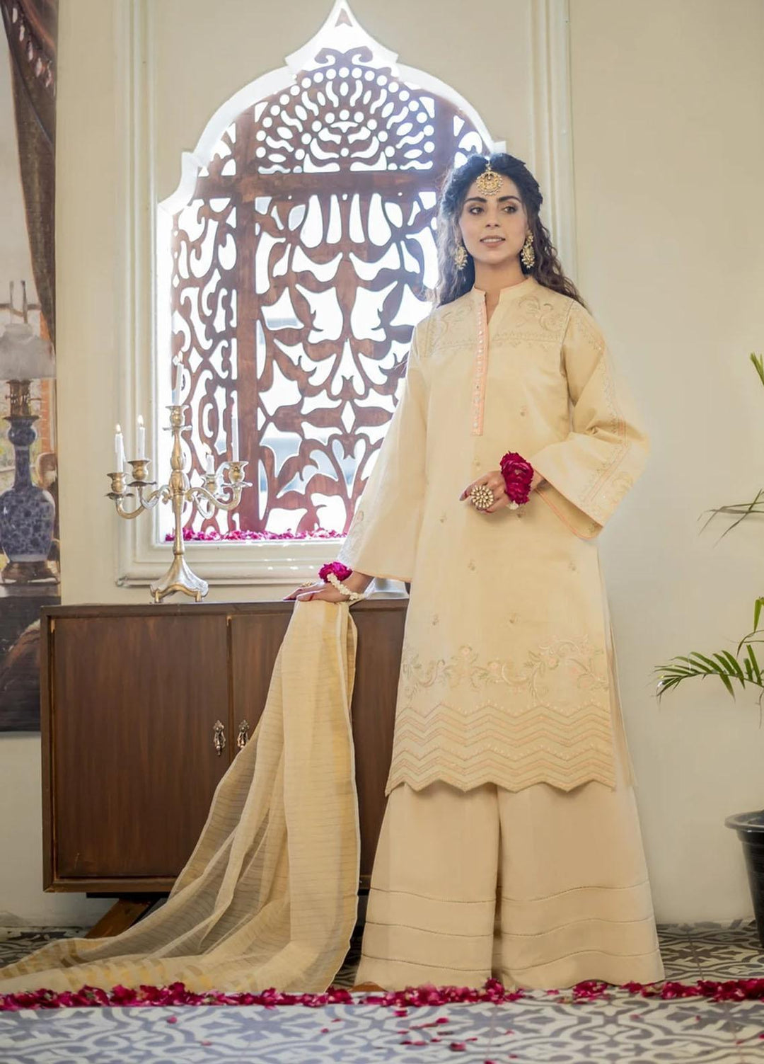 Nuriyaa Luxury Pret Embroidered Lawn 2 Piece NR21RY Husn-e-Nur