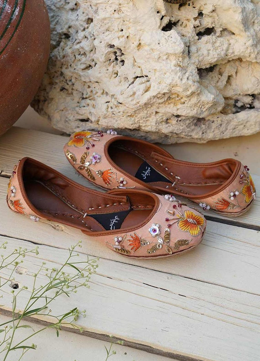 Saheliyan Formal Style Khussa RAGHBAT HEER00RG106