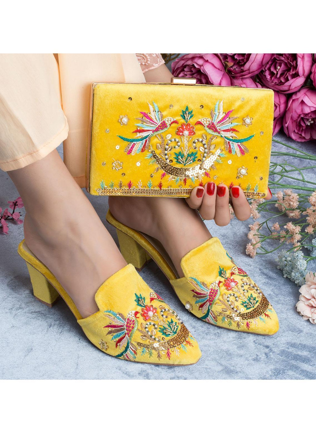 Zuruj Formal Style Khussa HMC-41-Yellow