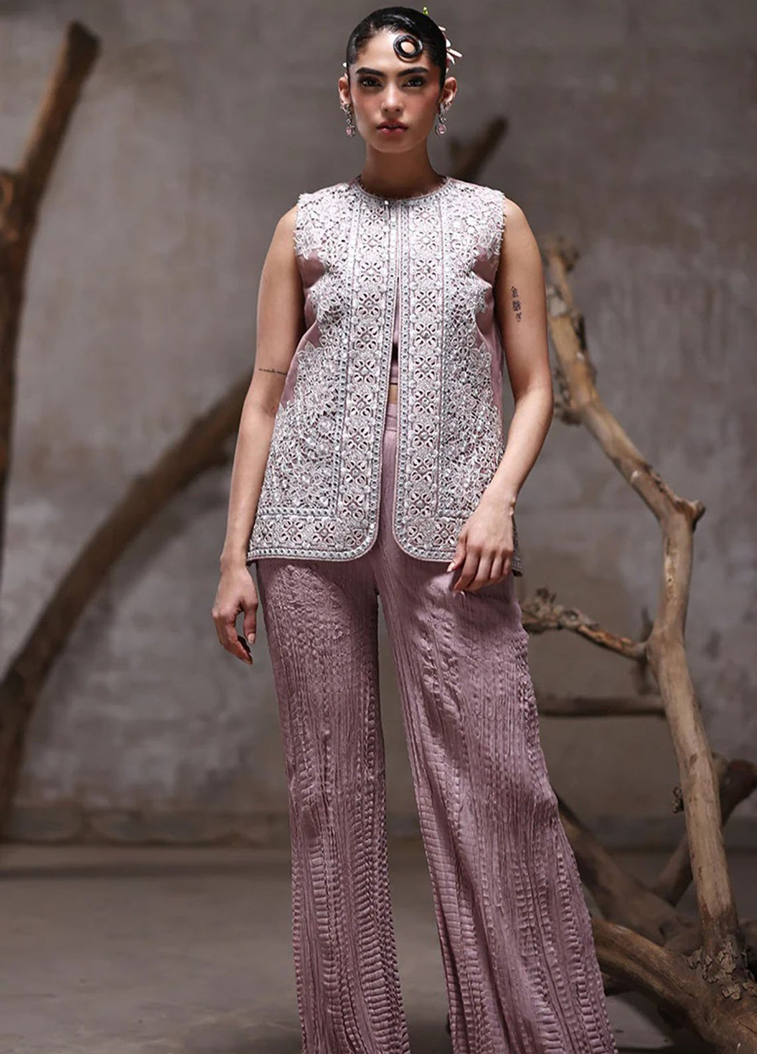 Thread and Motifs Pret Embroidered Organza 2 piece Suit 9541.1
