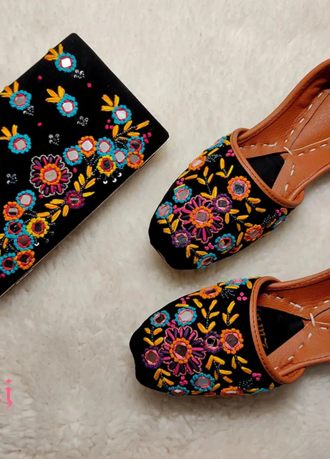 Zuruj Festive Style Clutch X Khussa CL-135