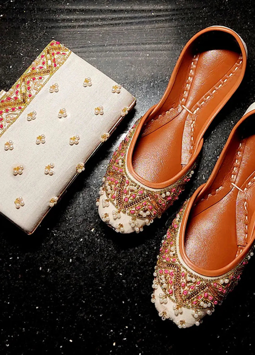 Zuruj Festive Style Clutch X Khussa CL-1