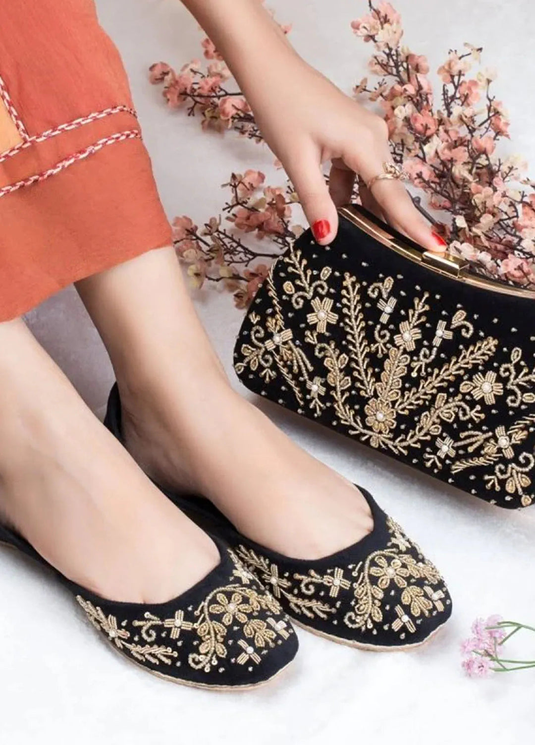 Zuruj Festive Style Clutch X Khussa CL-240-Black