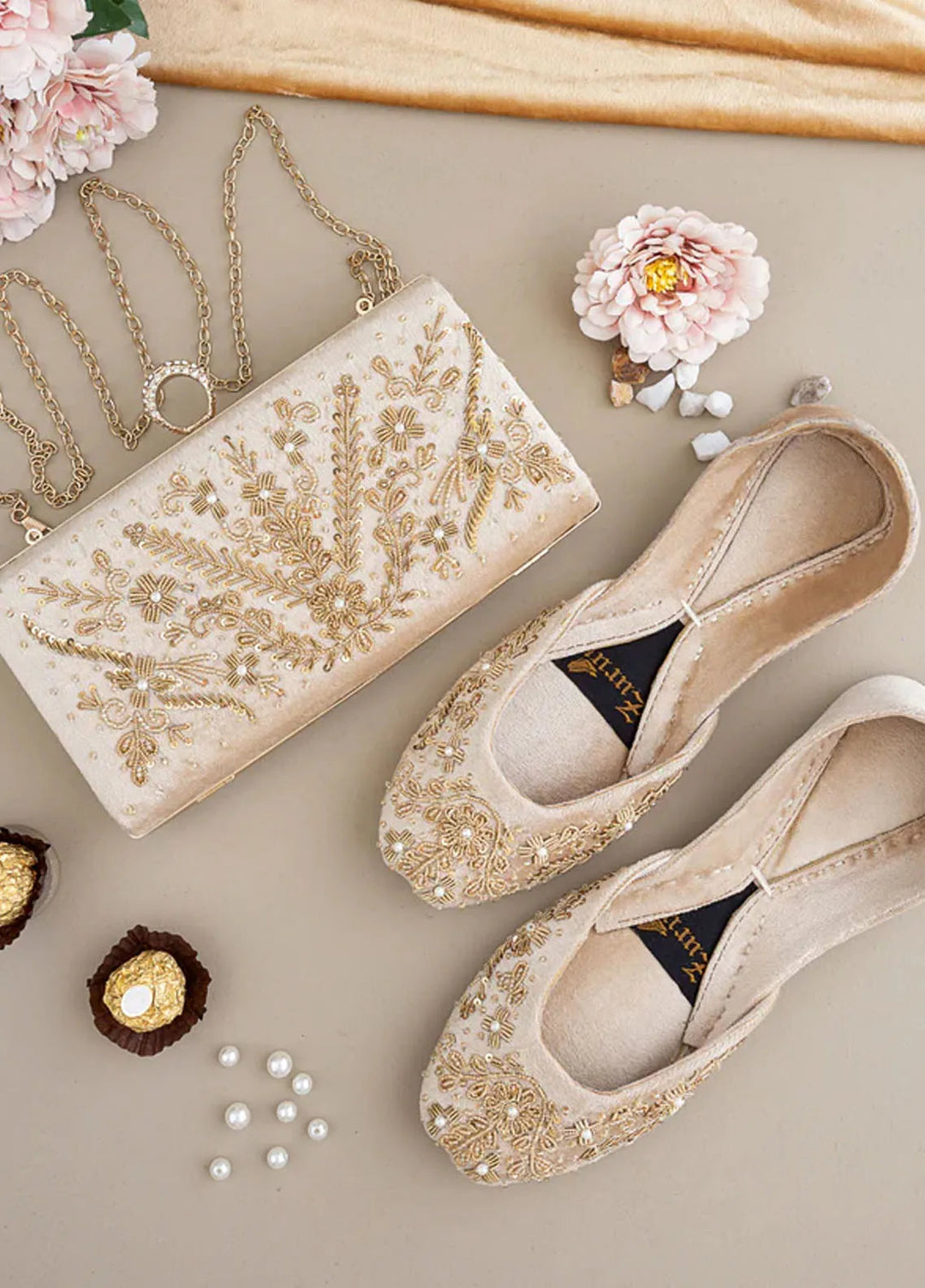 Zuruj Festive Style Clutch X Khussa CL-240-CREAM