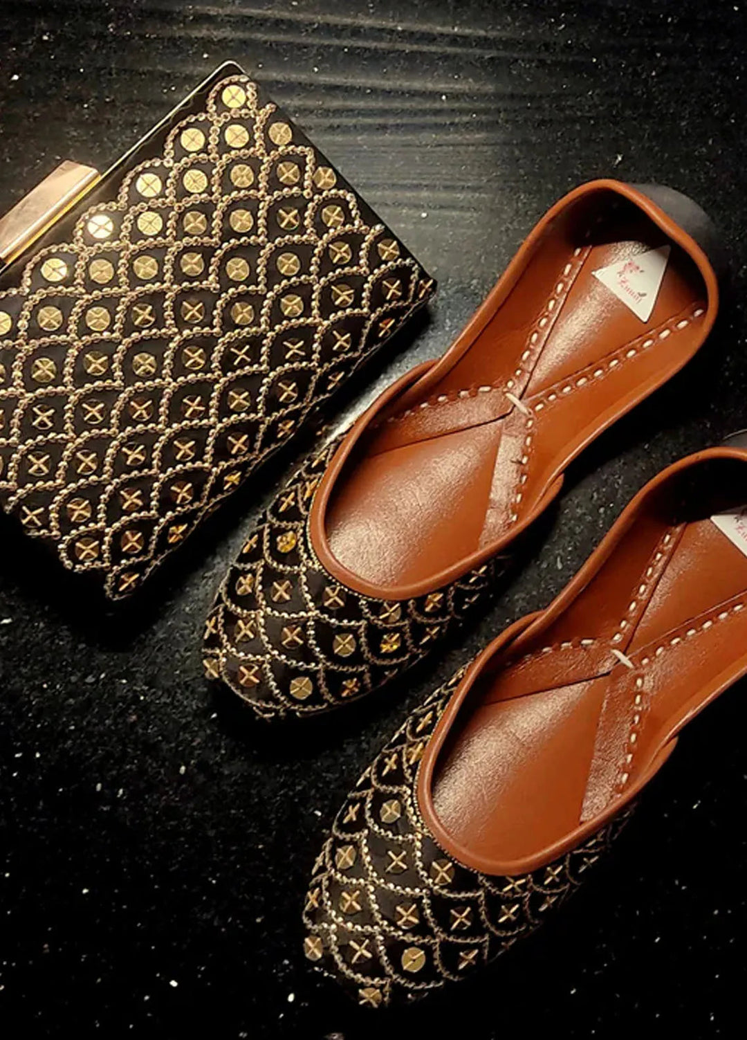 Zuruj Festive Style Clutch X Khussa CL-40