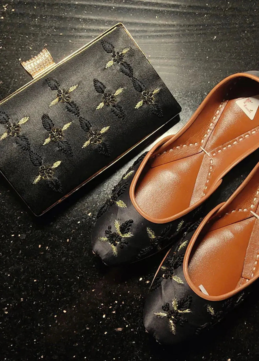 Zuruj Festive Style Clutch X Khussa CL-9