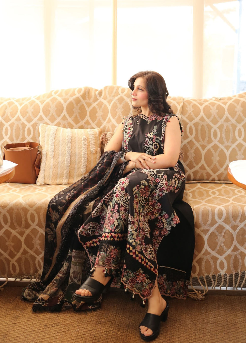 Asifa and Nabeel Unstitched Embroidered Lawn 3 Piece Suit AN26ULE Smoke Pearl VSL 26-08 - Eid Collection