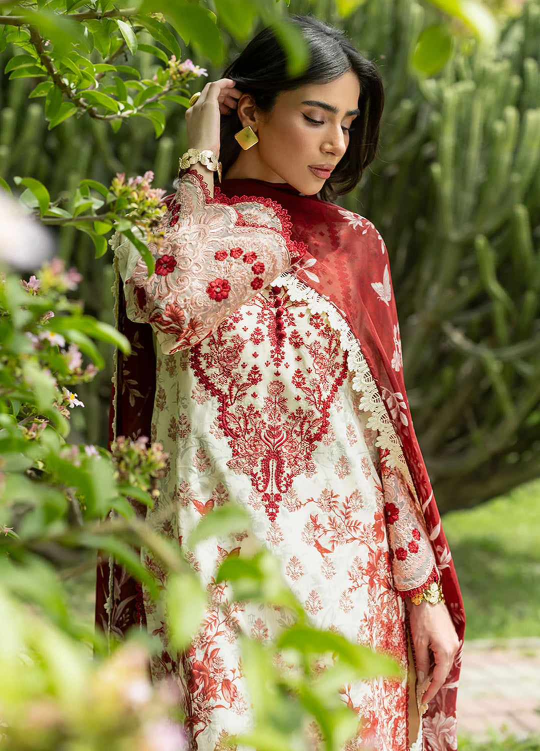 Zainab Chottani Unstitched Embroidered Lawn 3 Piece Suit ZC26ULE Laine 16 - Eid Collection