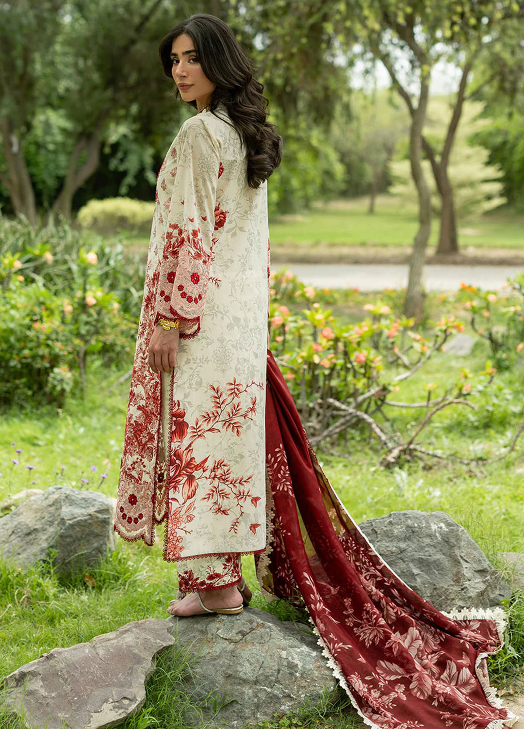 Zainab Chottani Unstitched Embroidered Lawn 3 Piece Suit ZC26ULE Laine 16 - Eid Collection
