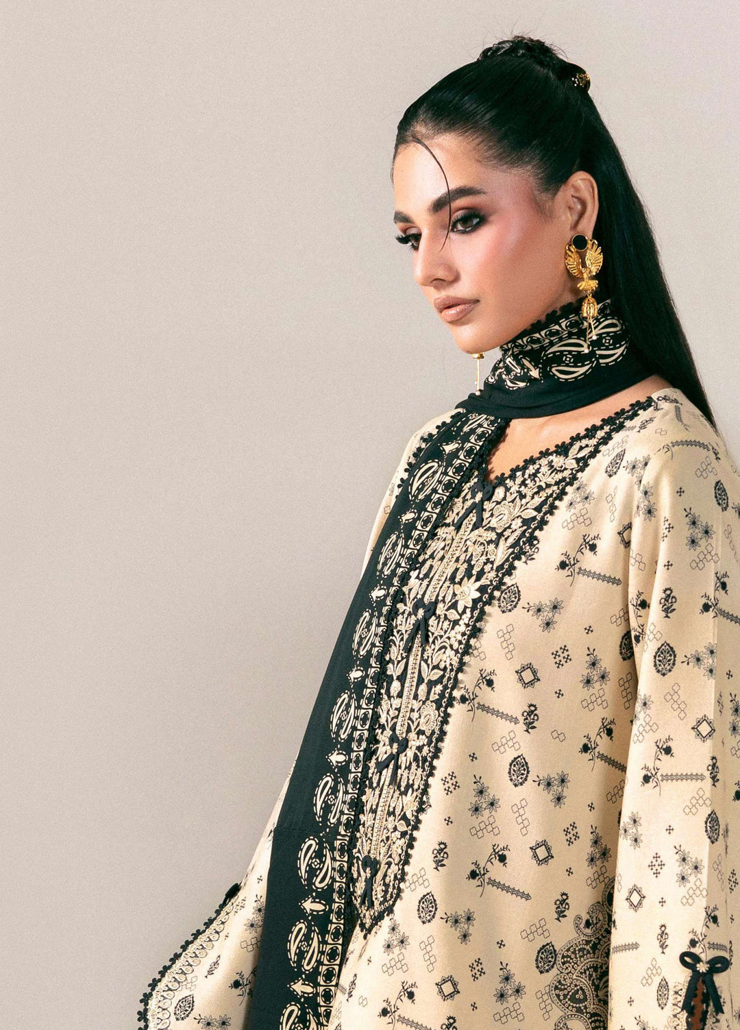 Q prints by Qalamkar Unstitched Embroidered Slub Linen 3 Piece Suit QLK26ULQ Mehru QPW-10A - Winter Collection