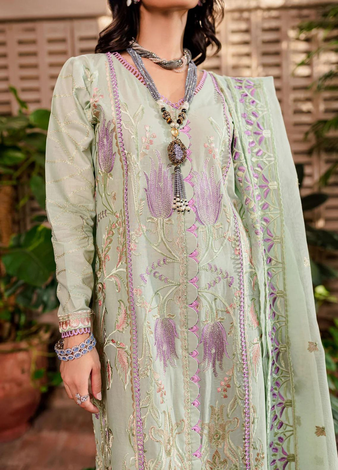 Naayas Pret Embroidered Lawn 3 Piece Suit NS23G Floral Vert