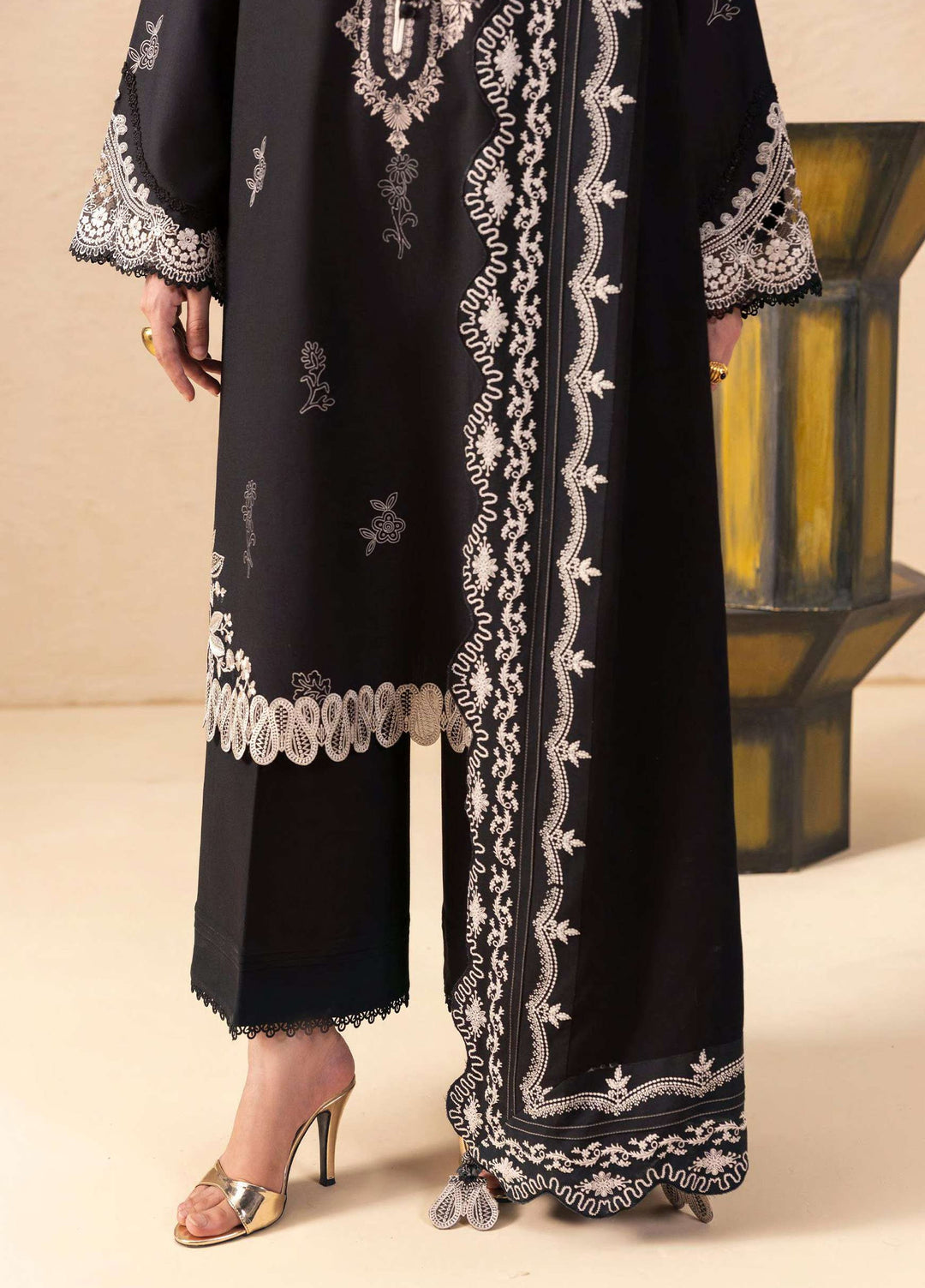 Q prints by Qalamkar Unstitched Embroidered Slub Linen 3 Piece Suit QLK26ULQ Laiza QPW-02A - Winter Collection