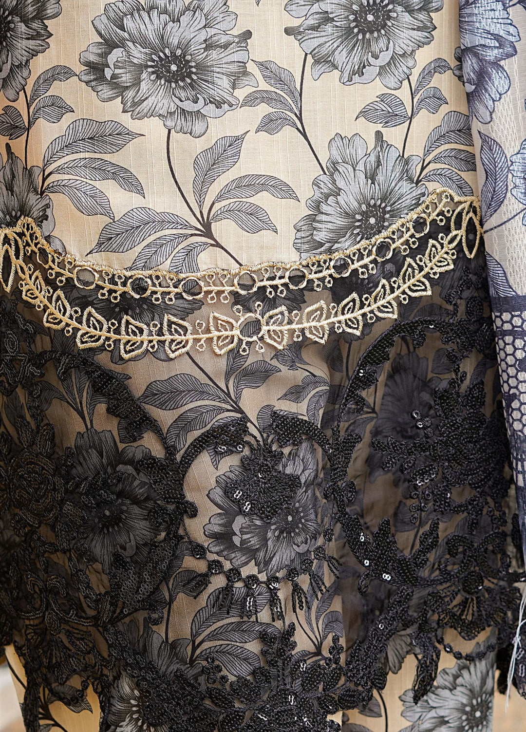 Rang E Gulposh Pret Embroidered Lawn 3 Piece Suit RNG-1203