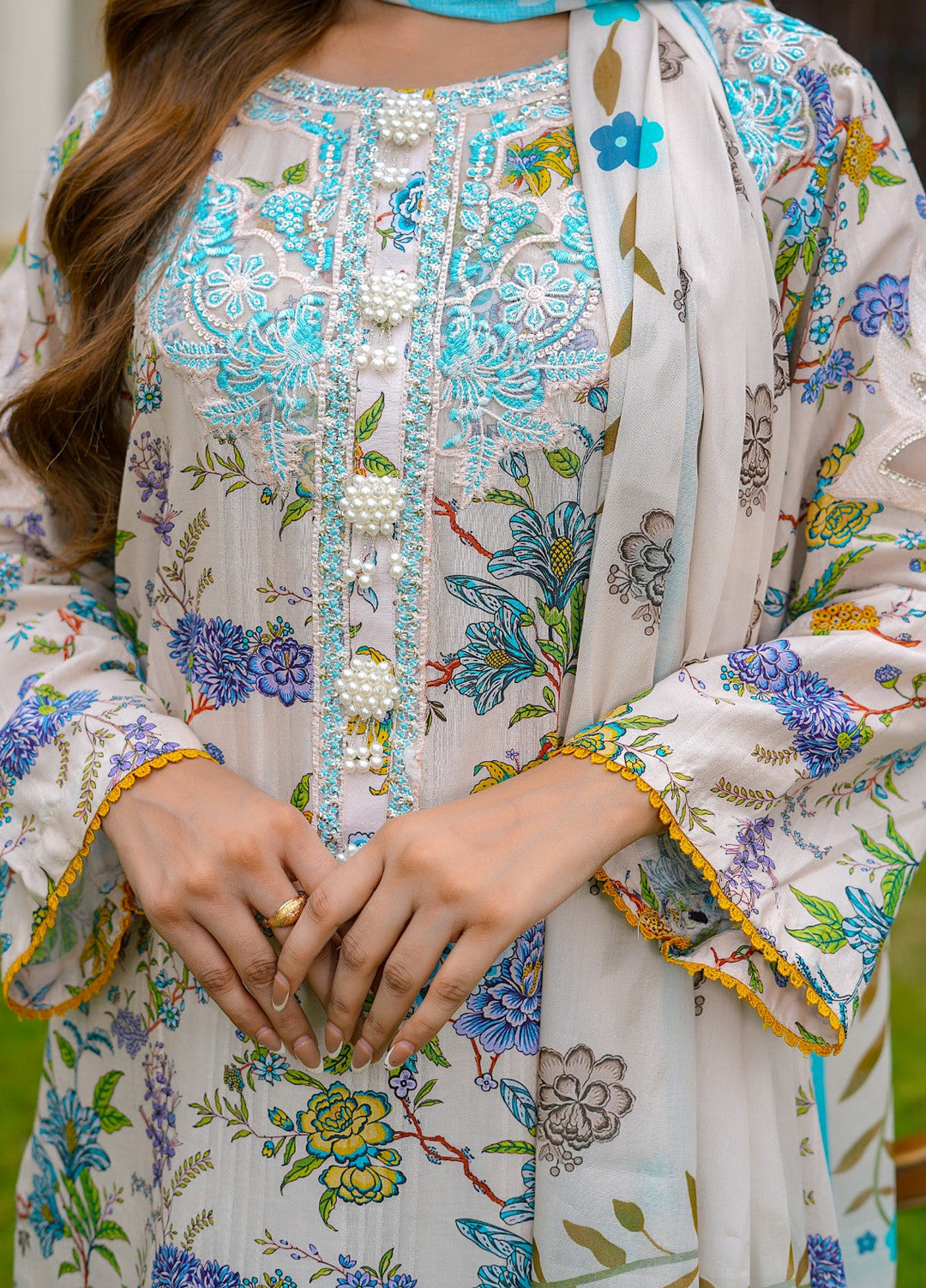 Rang E Gulposh Pret Embroidered Lawn 3 Piece Suit RNG-1205