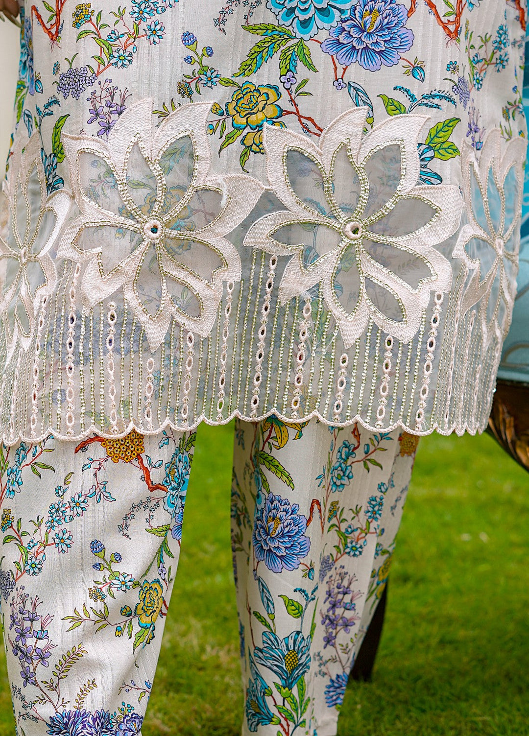 Rang E Gulposh Pret Embroidered Lawn 3 Piece Suit RNG-1205