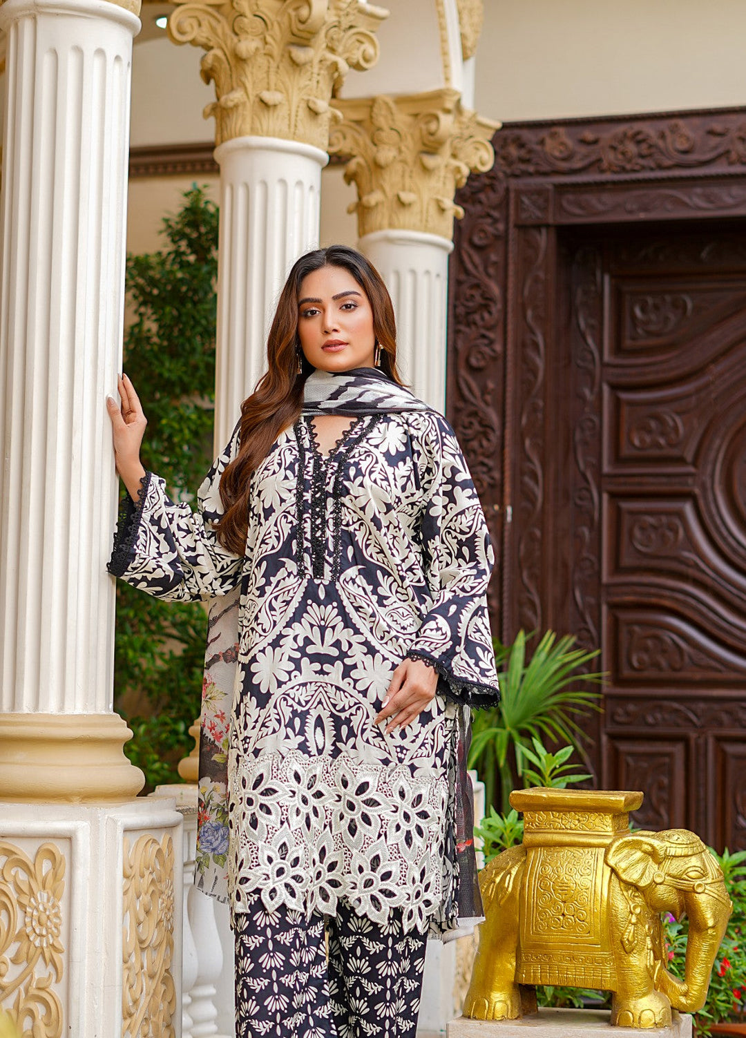 Rang E Gulposh Pret Embroidered Lawn 3 Piece Suit RNG-1216
