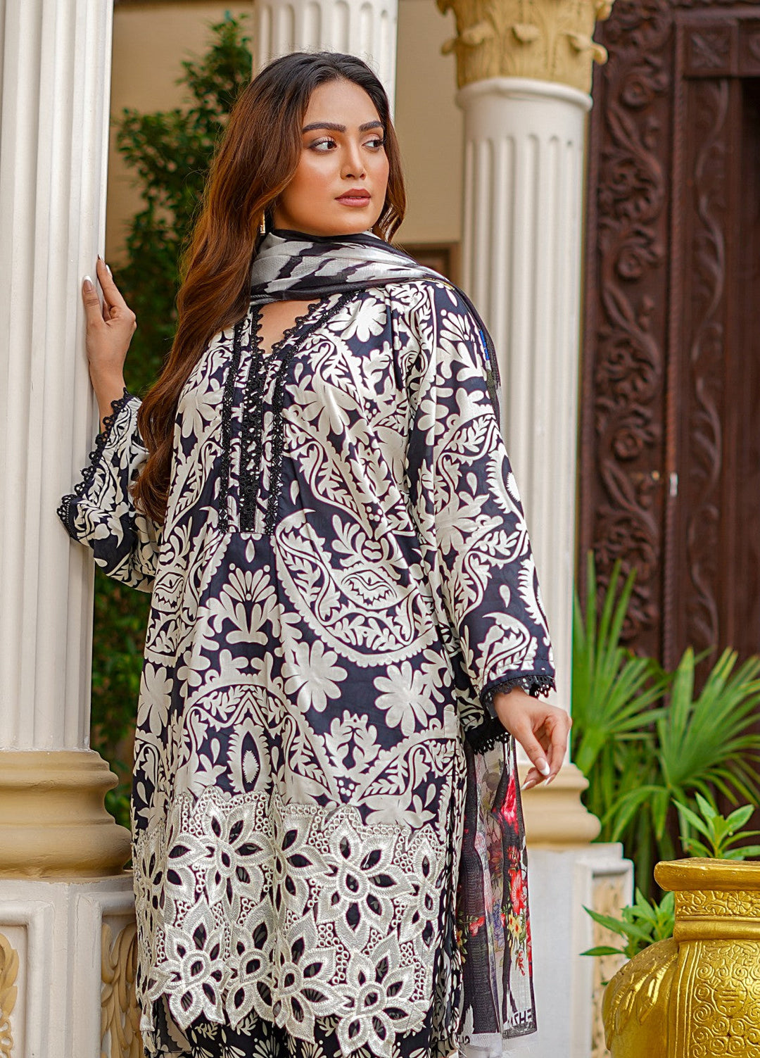 Rang E Gulposh Pret Embroidered Lawn 3 Piece Suit RNG-1216