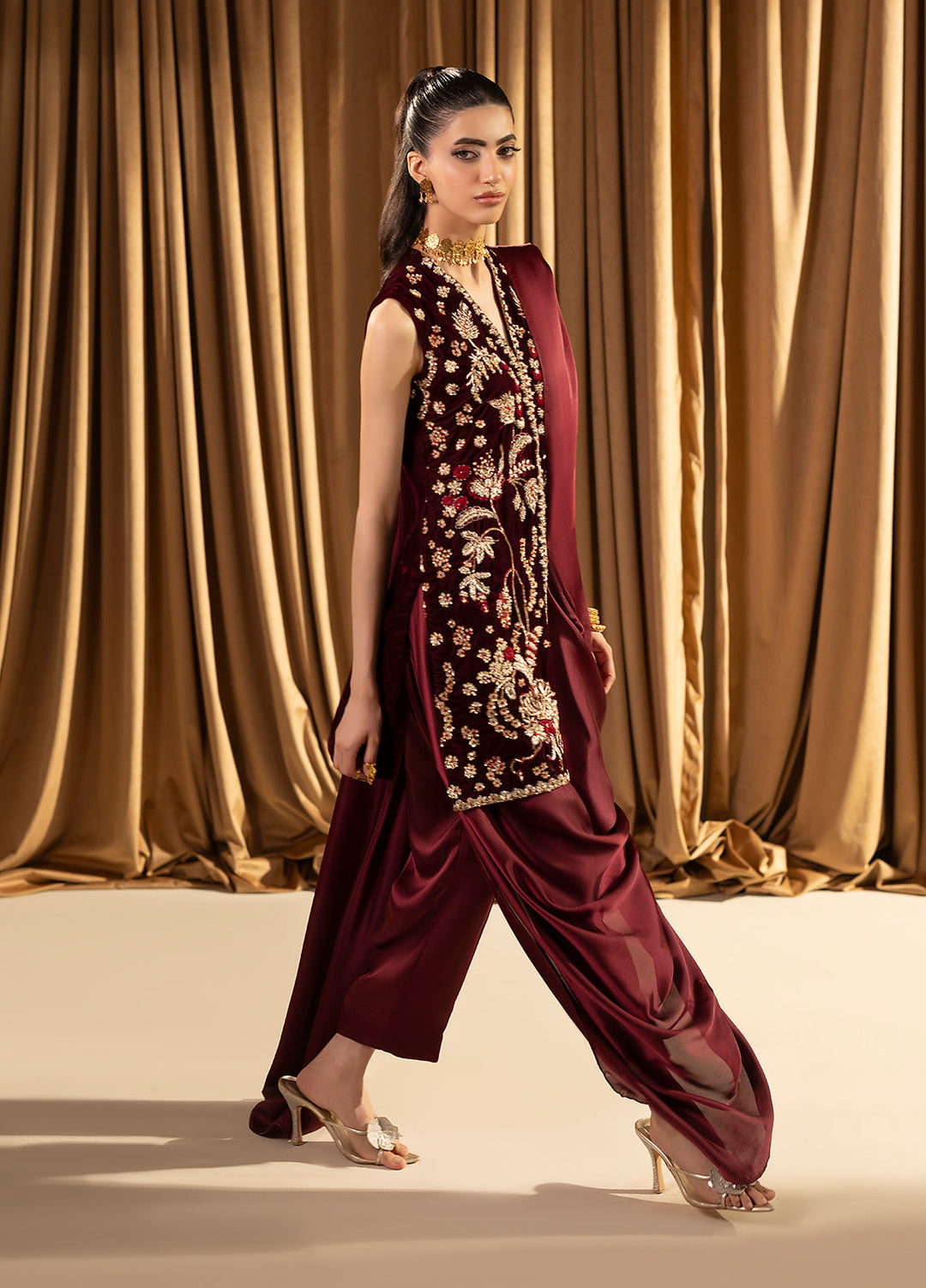 Noir by Mavie Pret Luxury Velvet Arden - Festive Collection