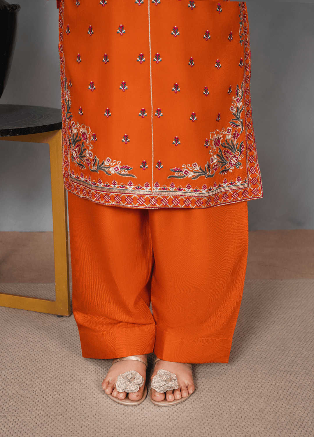 Fresh Fits by Haniya Mahnoor Women RTW Embroidered Linen 2 Piece Suit Ayla - Casual Collection