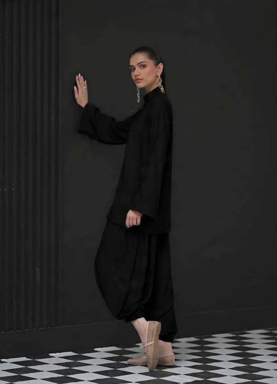 The Mandarine Misaal by Ayesha Somaya RTW Solids Irish Linen 2 Piece Suit Black Casual Collection