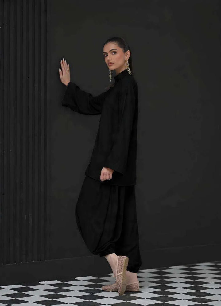 The Mandarine Misaal by Ayesha Somaya RTW Solids Irish Linen 2 Piece Suit Black Casual Collection