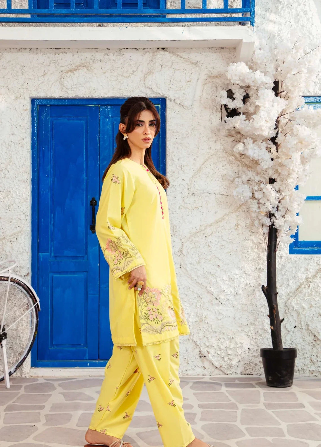 Noore by Amal RTW Embroidered Blended Lawn 2 Piece Suit Ayla Casual Collection
