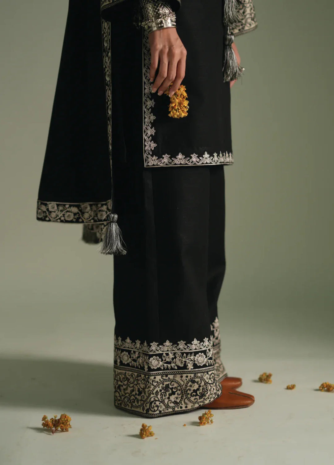 Winter Weave by Jahaan RTW Embroidered Khaddar 3 Piece Suit Raven Casual Collection