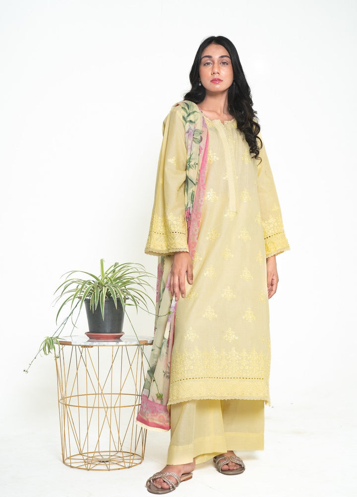 Zyna Lux Women RTW Embroidered Lawn 3 Piece Suit LUREA Casual Collection