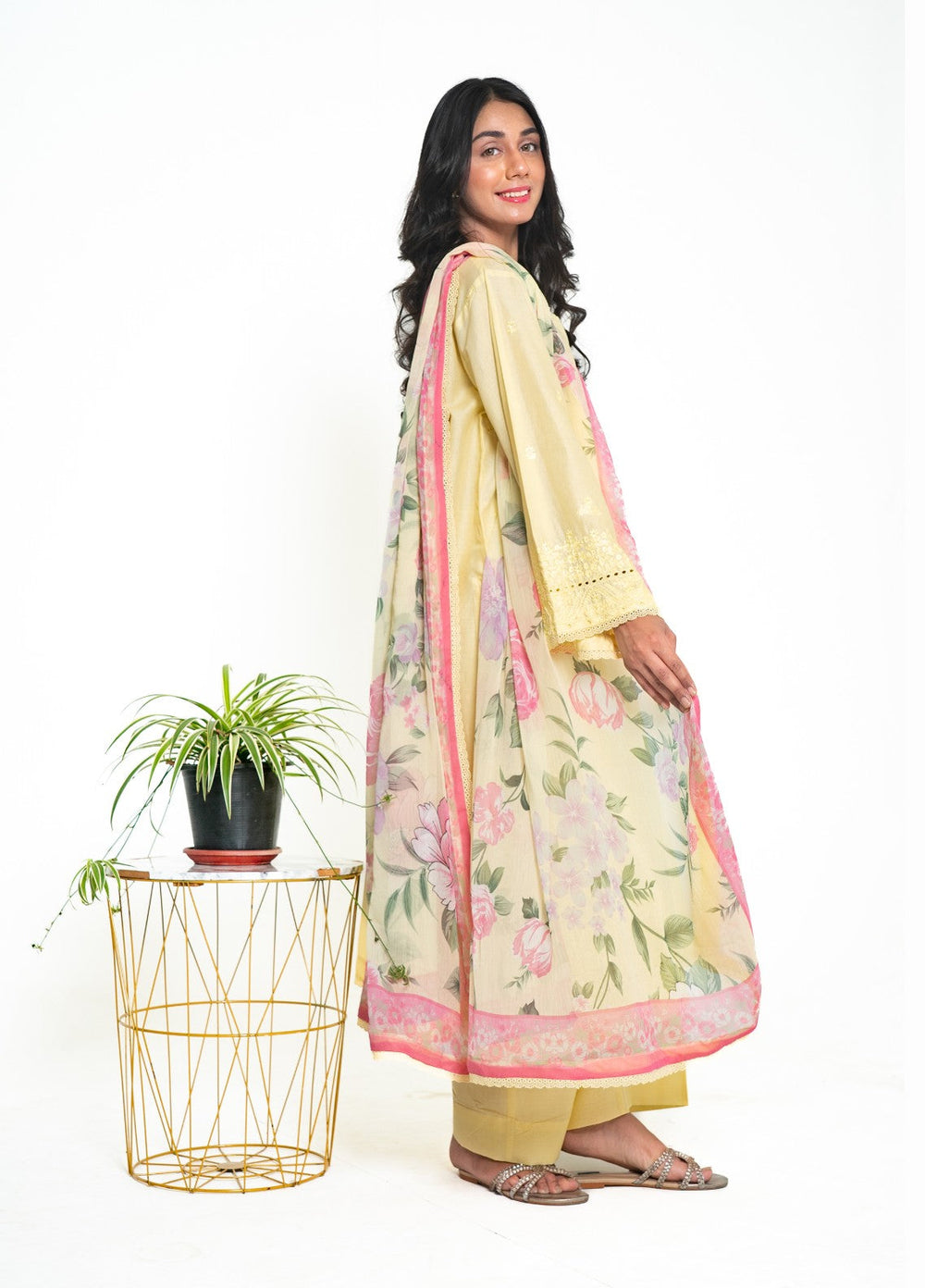 Zyna Lux Women RTW Embroidered Lawn 3 Piece Suit LUREA Casual Collection