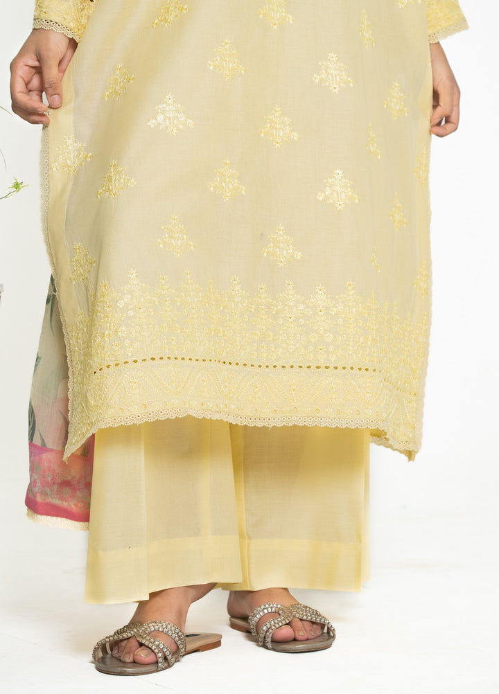 Zyna Lux Women RTW Embroidered Lawn 3 Piece Suit LUREA Casual Collection