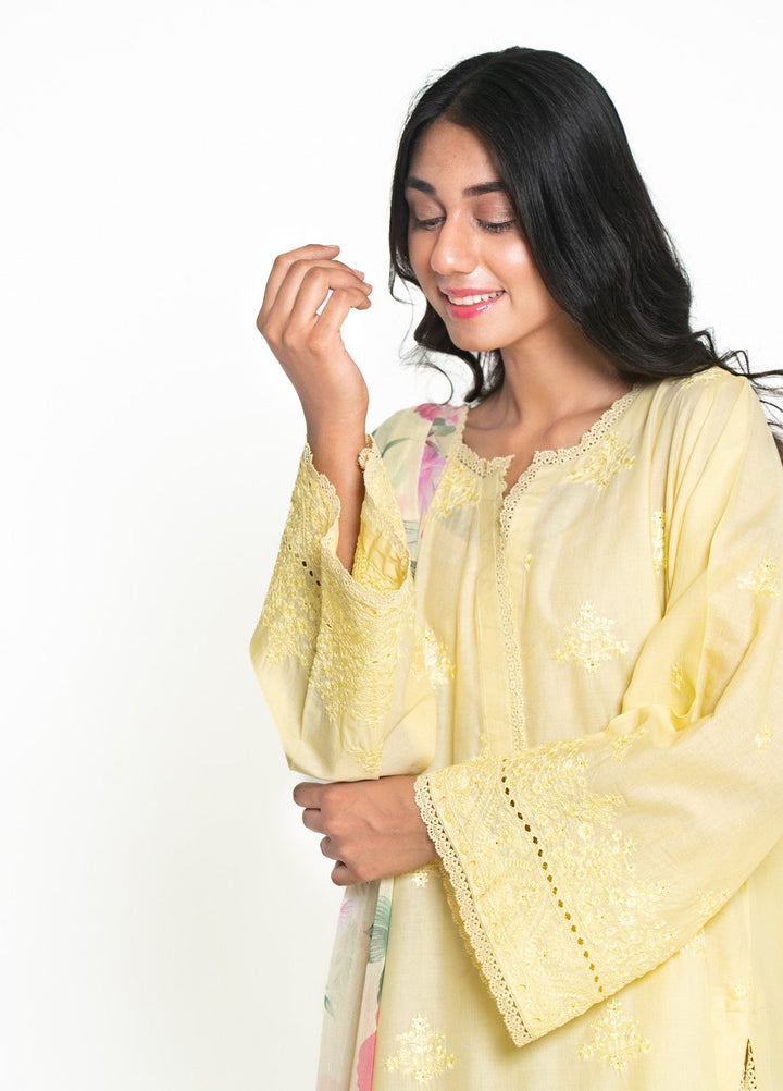 Zyna Lux Women RTW Embroidered Lawn 3 Piece Suit LUREA Casual Collection