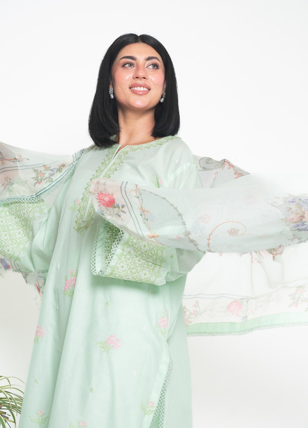 Zyna Lux Women RTW Embroidered Lawn 3 Piece Suit VIREL Casual Collection
