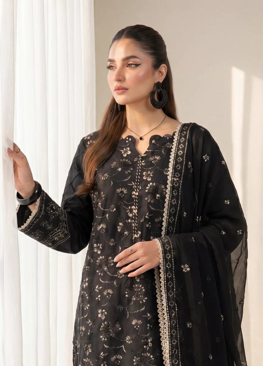 Salitex Unstitched Embroidered Lawn 3 Piece Suit SUNS8MO502 Casual Collection
