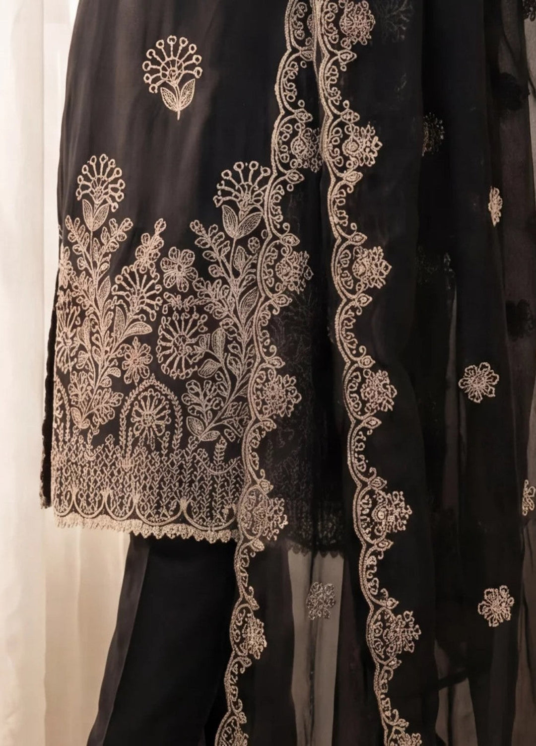 Salitex Unstitched Embroidered Lawn 3 Piece Suit SUNS8MO503 Casual Collection