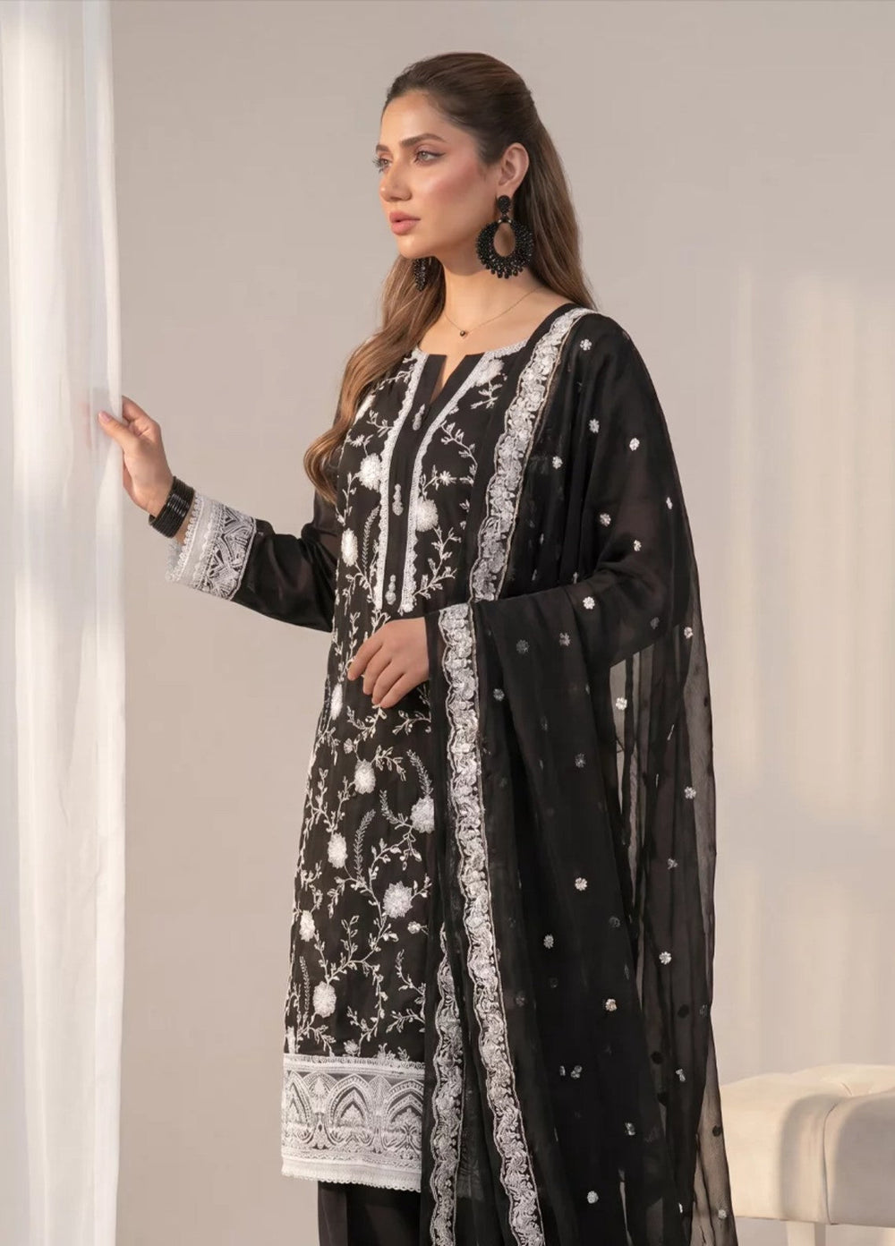 Salitex Unstitched Embroidered Lawn 3 Piece Suit SUNS8MO505 Casual Collection