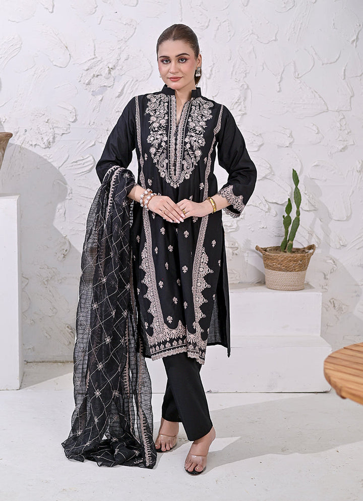Gulbahar by Ishq e Rang RTW Embroidered Lawn 3 Piece Suit Midnight Black Festive Collection