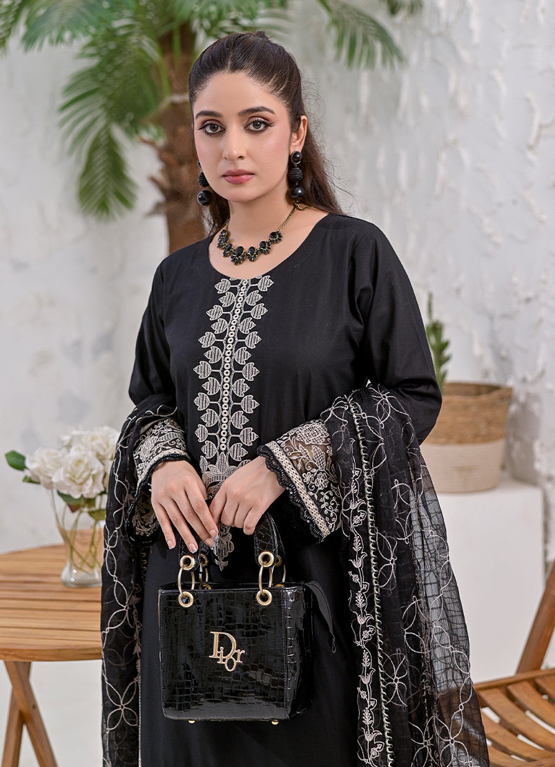 Gulbahar by Ishq e Rang RTW Embroidered Lawn 3 Piece Suit Black Elegance Festive Collection