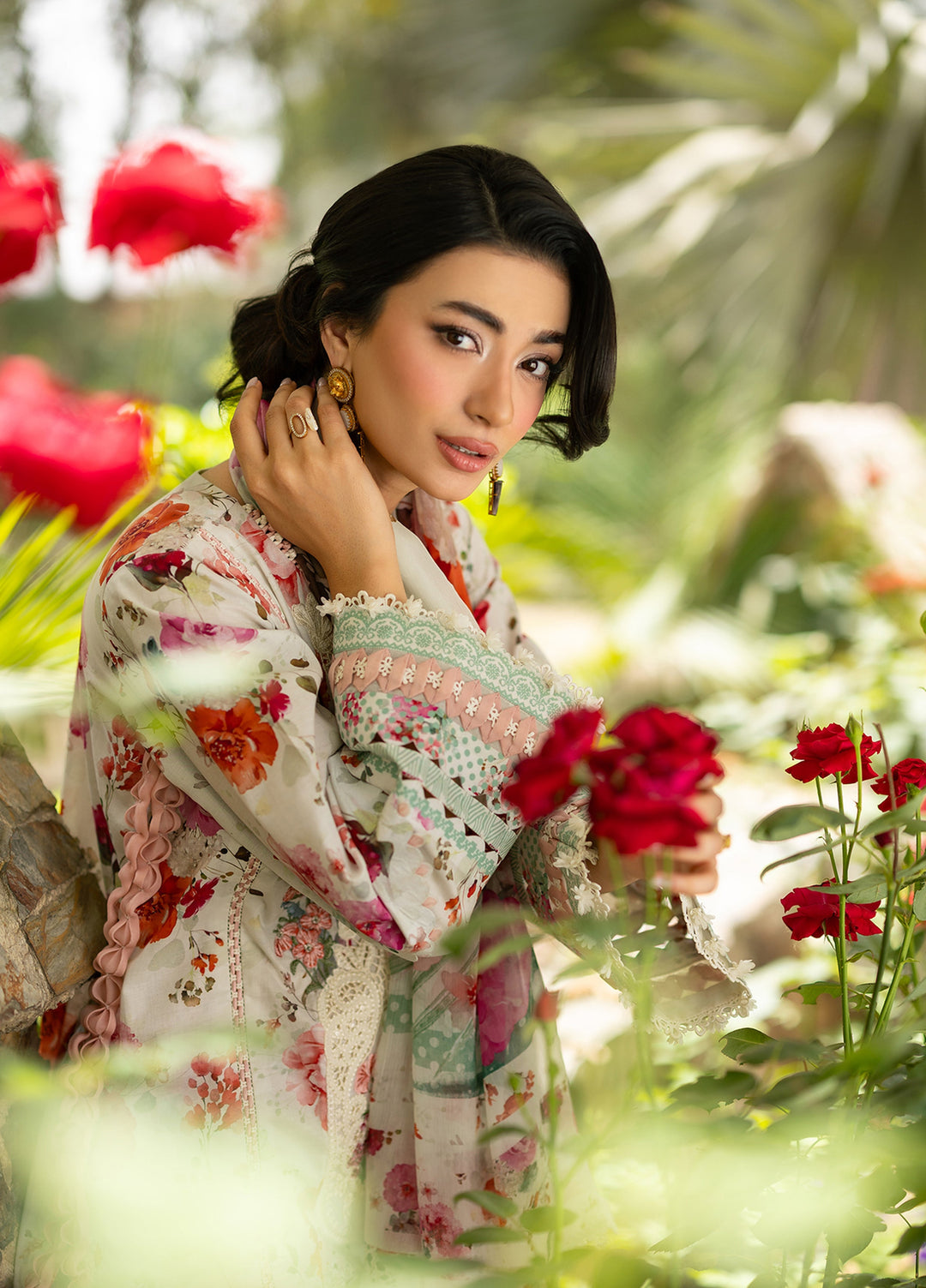 Signature by Elaf Unstitched Embroidered Lawn 3 Piece Suit EL26USLE Claire ESG-4A - Eid Collection