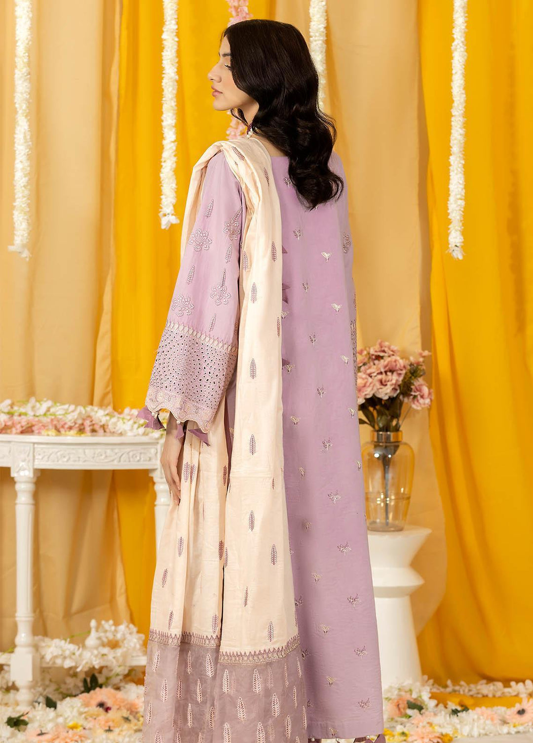 Ghazal By Humdum Embroidered Lawn Suits Unstitched 3 Piece HD23G D-04 - Summer Collection