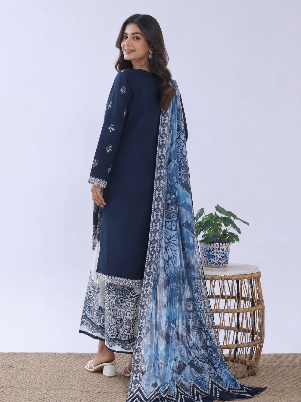 HZ Textiles RTW Embroidered Cross Hatch 3 Piece Suit HZ26PCL Sbe-3P-081 - Casual Collection