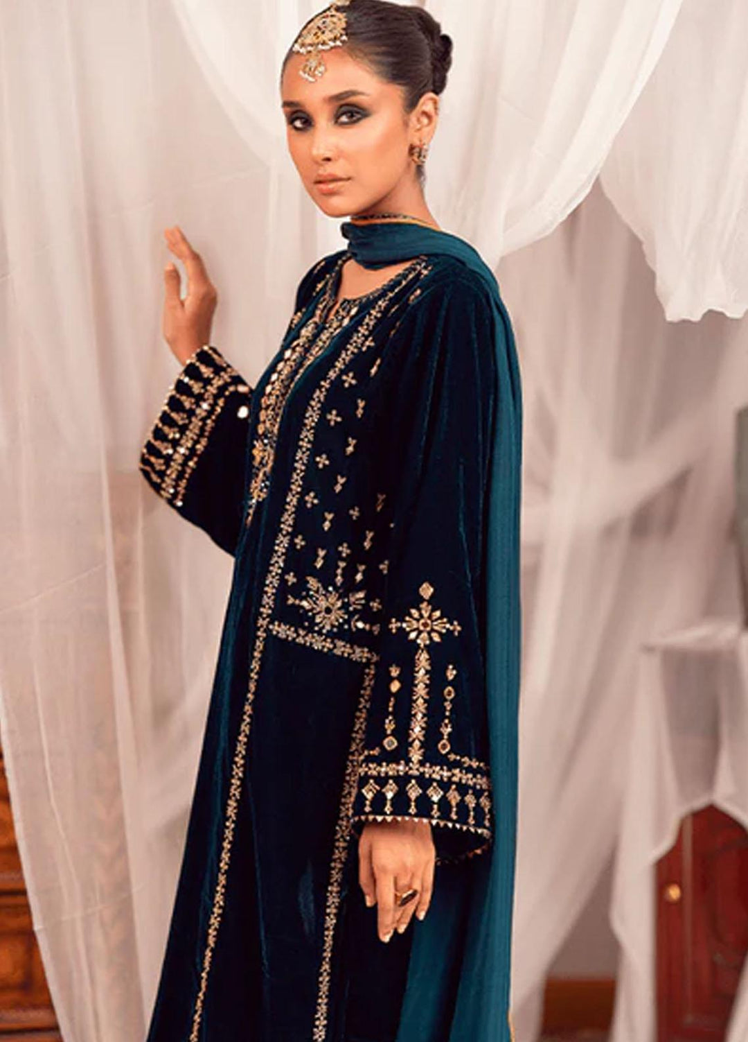 Zaaviay Luxury Pret Embroidered Velvet 3 Piece Suit ZBHM22-07 MAHA