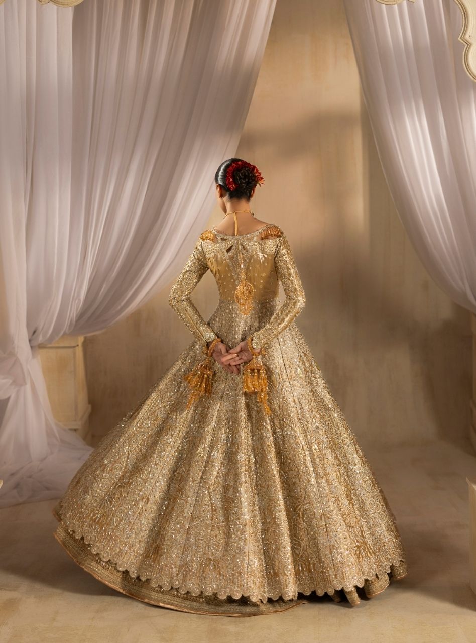 Tehwaar by Anayra Amal RTW Embroidered Lama Tissue 3 Piece Suit Shahaan Wedding Collection