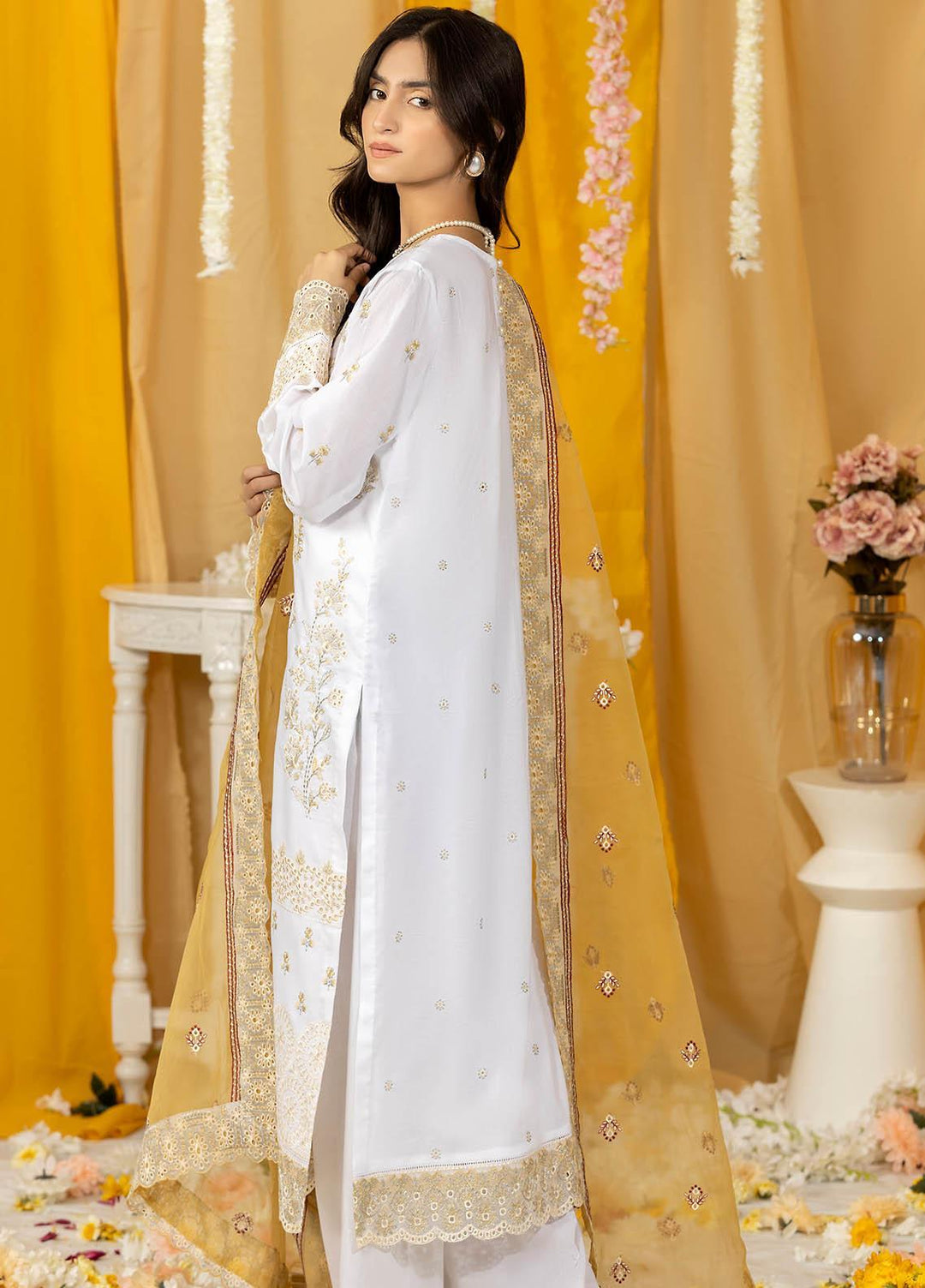 Ghazal By Humdum Embroidered Lawn Suits Unstitched 3 Piece HD23G D-02 - Summer Collection