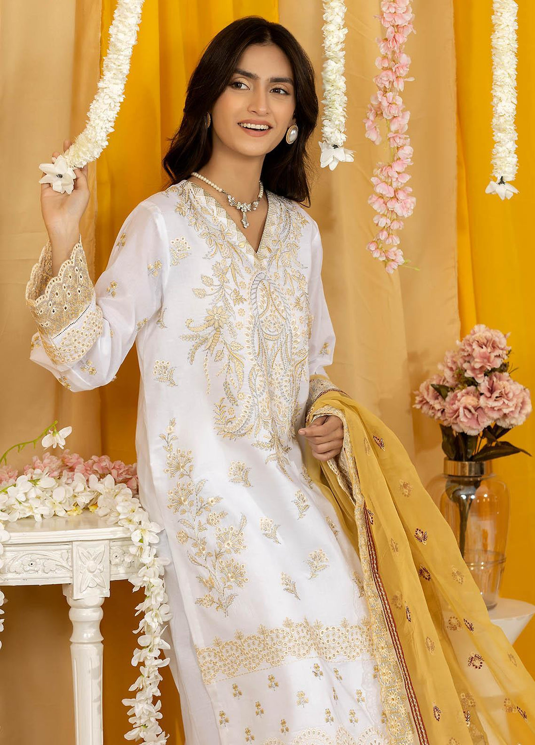 Ghazal By Humdum Embroidered Lawn Suits Unstitched 3 Piece HD23G D-02 - Summer Collection