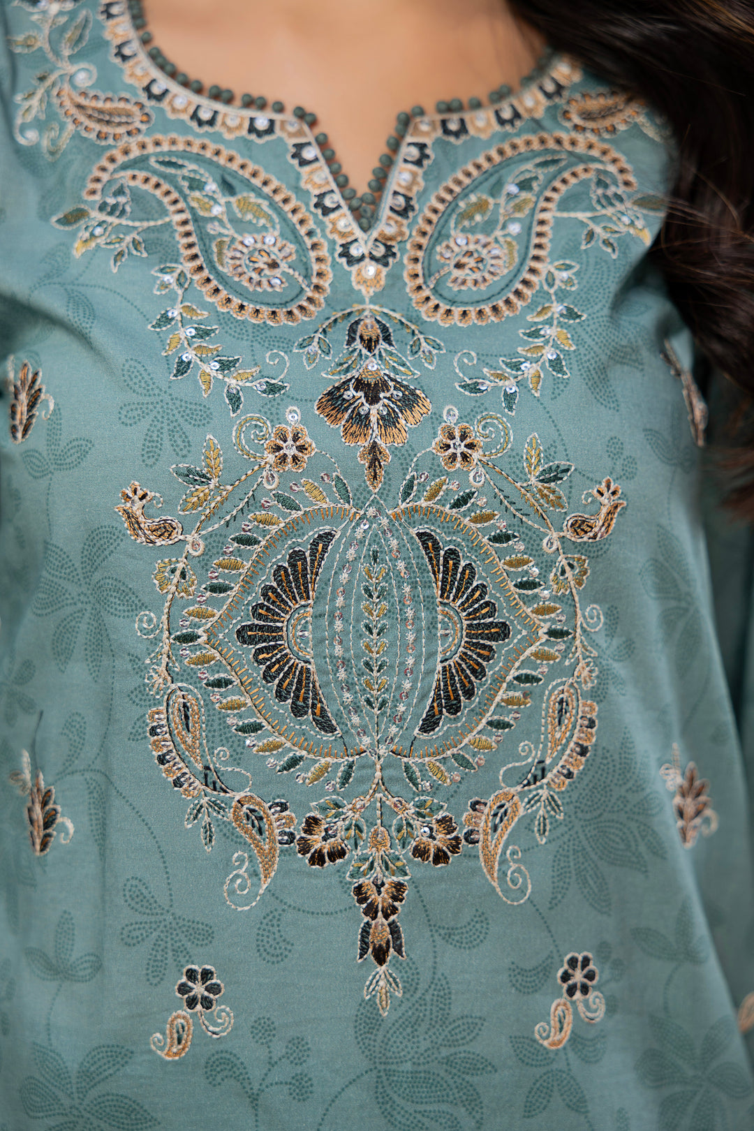 Noore Luxe by Waresha RTW Embroidered Lawn 3 Piece Suit Roshan Ara Festive Collection